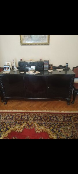 Vand mobila veche foarte bine intretinuta si de foarte buna calitate