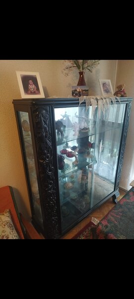 Vand mobila veche foarte bine intretinuta si de foarte buna calitate