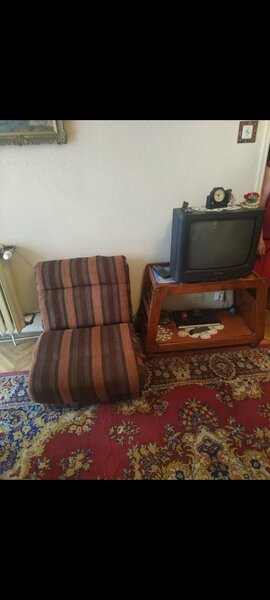 Vand mobila veche foarte bine intretinuta si de foarte buna calitate