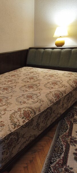 Vand mobila veche foarte bine intretinuta si de foarte buna calitate